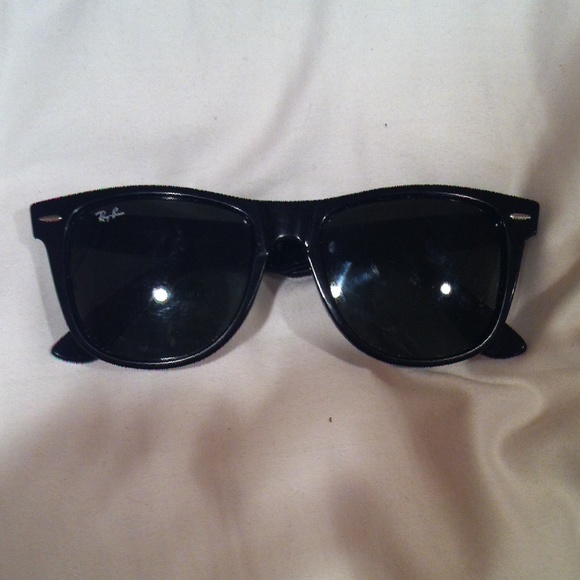 Oversized woman's ray bans