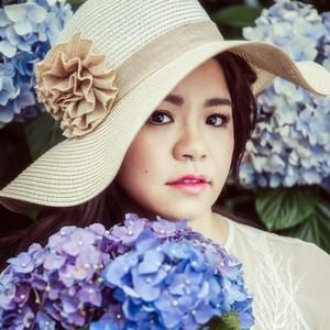 Meet your Posher, Claire