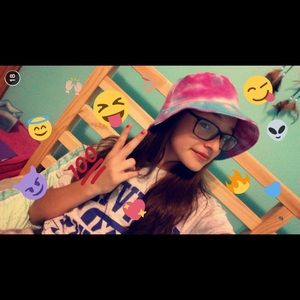 Meet your Posher, Nadia