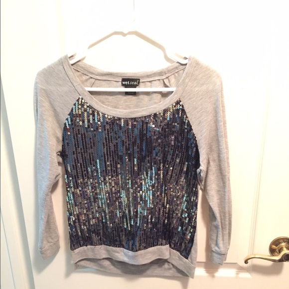 Long sleeve shirt. - Picture 1 of 1