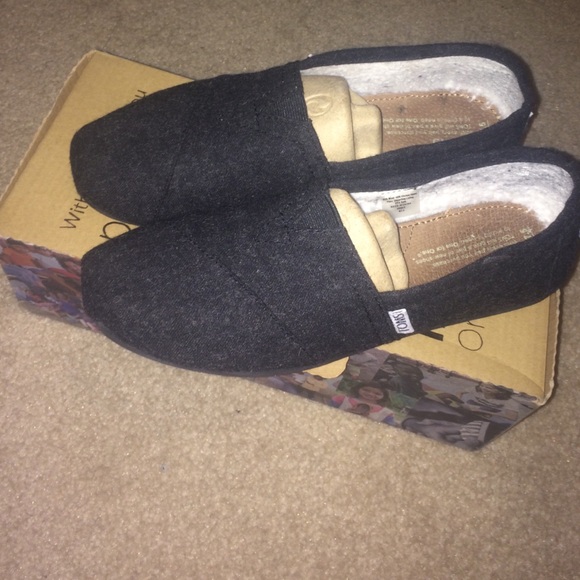 Toms fur shoes