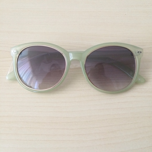 NWOT Mint Sunglasses
