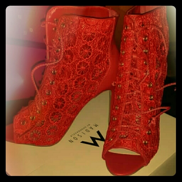 Shoe Dazzle Shoes - Red Cagged Heels