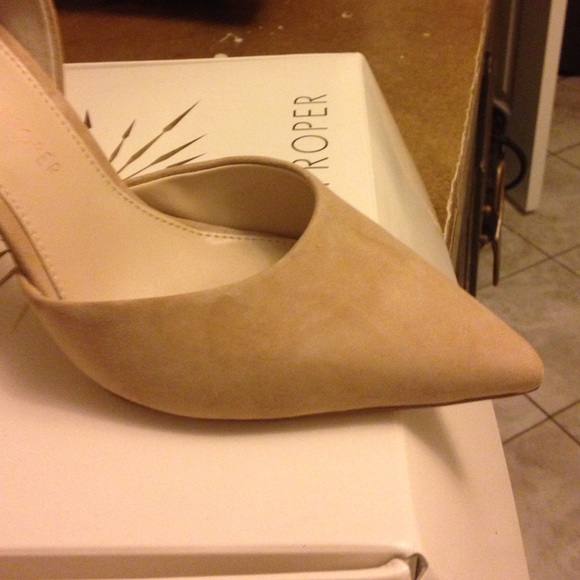 ️Host pick ❤️Sale❤️Suede D'orsay Tan Pumps❤️ - Picture 4 of 4