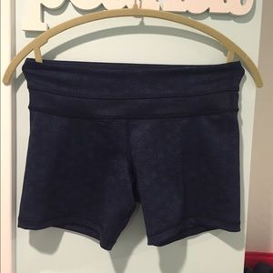 LULULEMON Groove Shorts 6 Reg