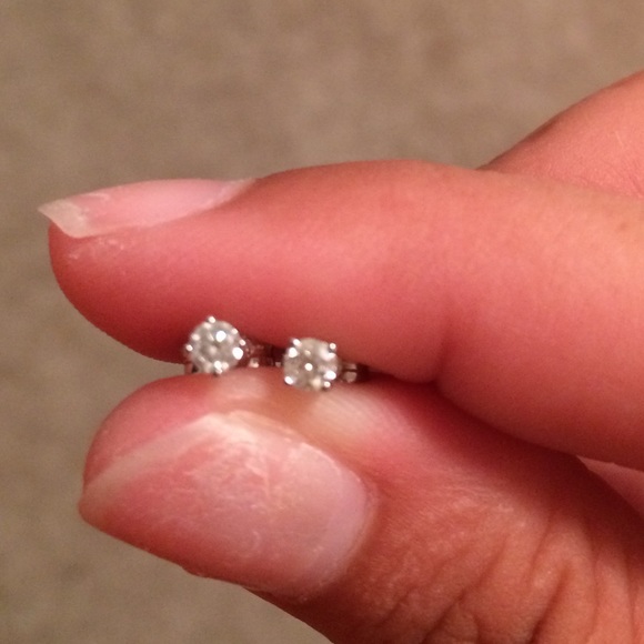 SOLD🌸HP🌸14K white gold earring set - Picture 4 of 4