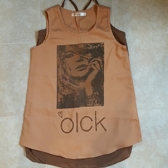 Cute pocket top.
