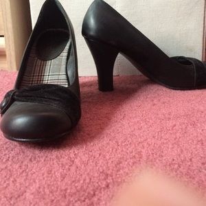 Closed toe black heels