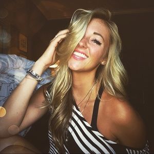 Meet your Posher, Alexis