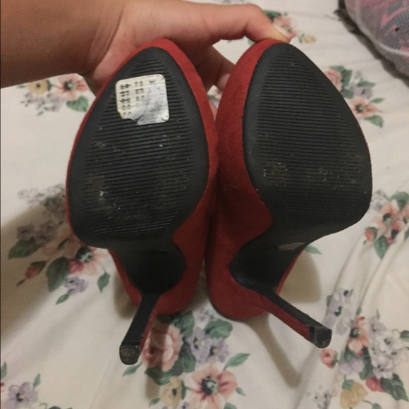 Red heels! - Picture 3 of 3