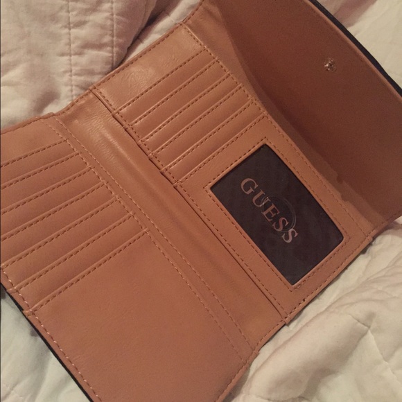 GUESS wallet - Picture 3 of 4
