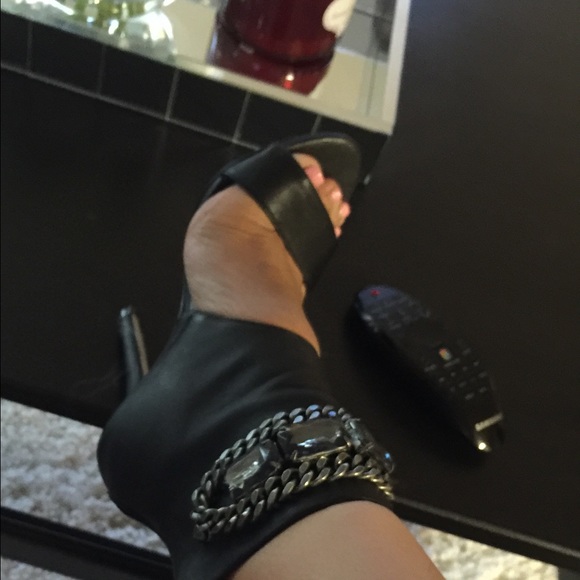 Bebe - Picture 2 of 4