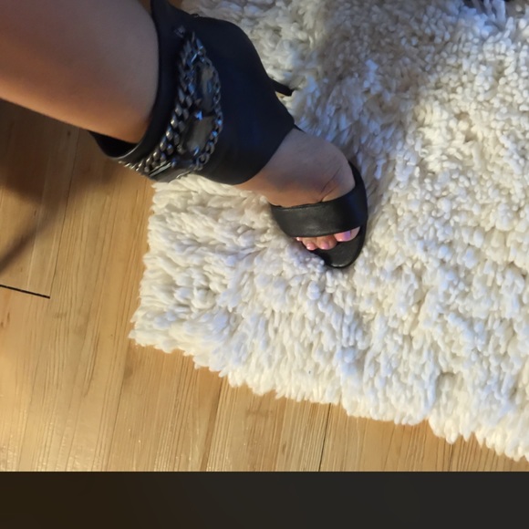 Bebe - Picture 3 of 4