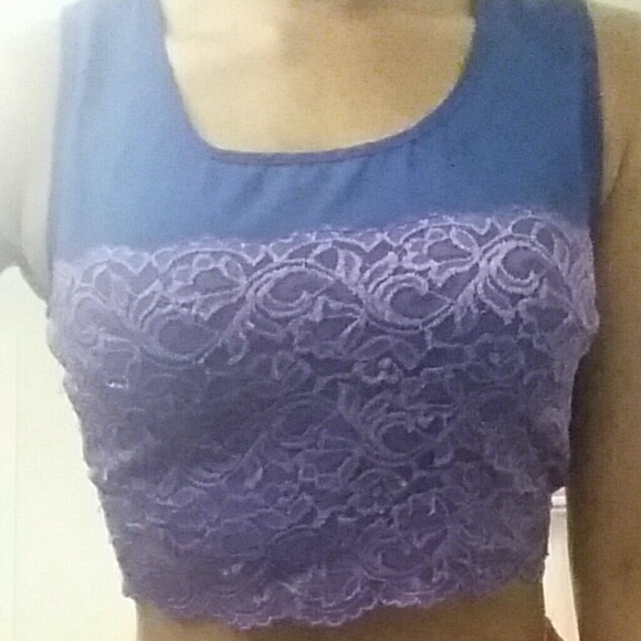 Bkue lace crop top