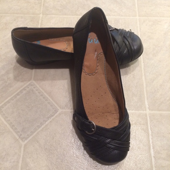 NEW black flats - Picture 2 of 2