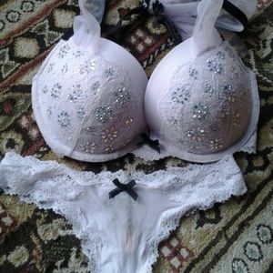VS Dream Angels Pushup bra and x small panty set