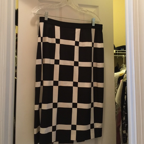 Cute black and white pencil skirt