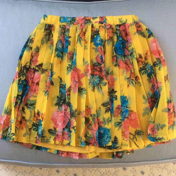 Floral Hawaiian  LF skirt (NEW w/tags!)