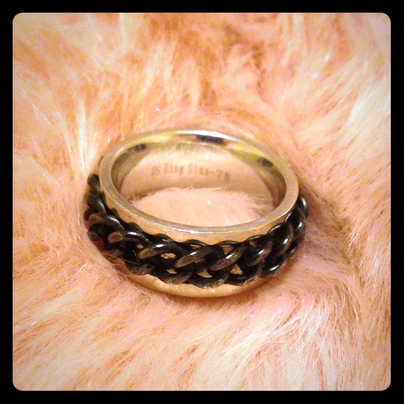 Black and Silver Spinning Chain Ring