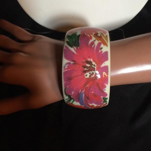 Vintage Lucite floral bangle bracelet