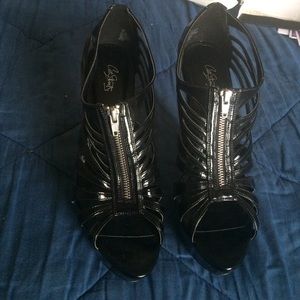 Black zipper platform heels