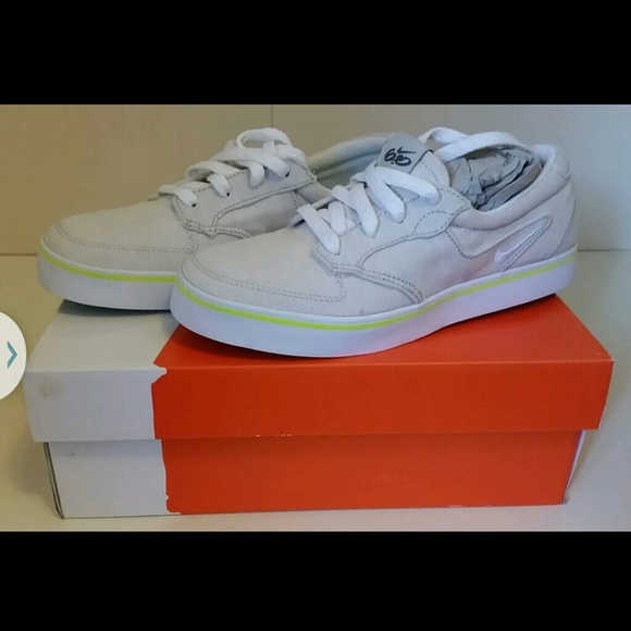 Nike Braata - Picture 1 of 3