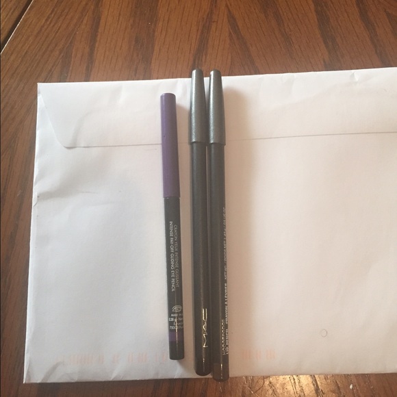 Lip liners