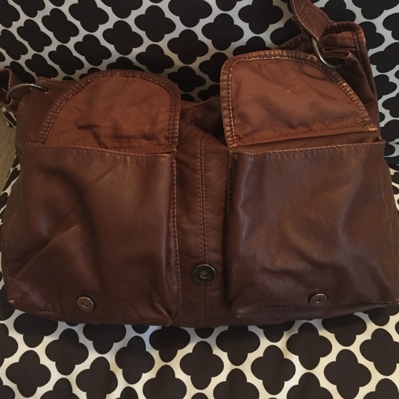 🚫 SOLD 🚫 Amazing Faux Leather Cross Body Bag - Picture 2 of 4