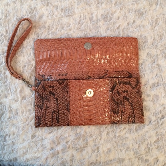 "Snake print" night out wristlet - Picture 2 of 2