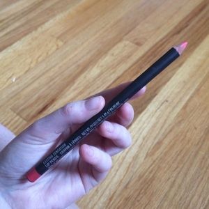MAC lip pencil - lasting sensation