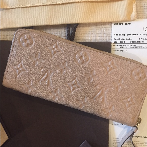 Louis Vuitton Handbags - Louis Vuitton zippered wallet