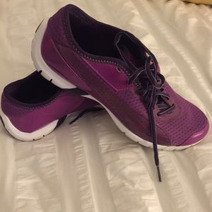 Puma Athletic Shoe - Purple SZ8 Women's