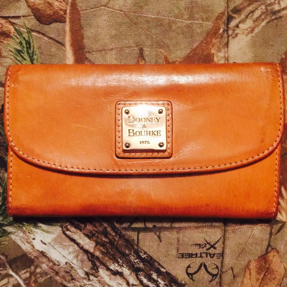 Dooney & Bourke wallet