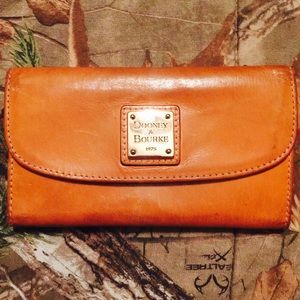 Dooney & Bourke wallet