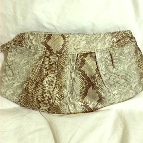 Wristlet bag