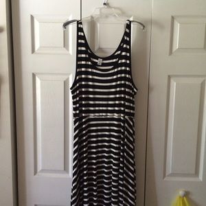 Old navy black and white stripped dress