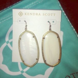 Danielle Gold Earrings in White Pearl