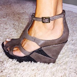 Big Budha Wedge Sandal Mushroom Sz 8