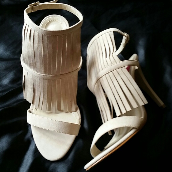 NEW- 🇧🇷 GORGEOUS fringe high heels size 7 - Picture 3 of 6