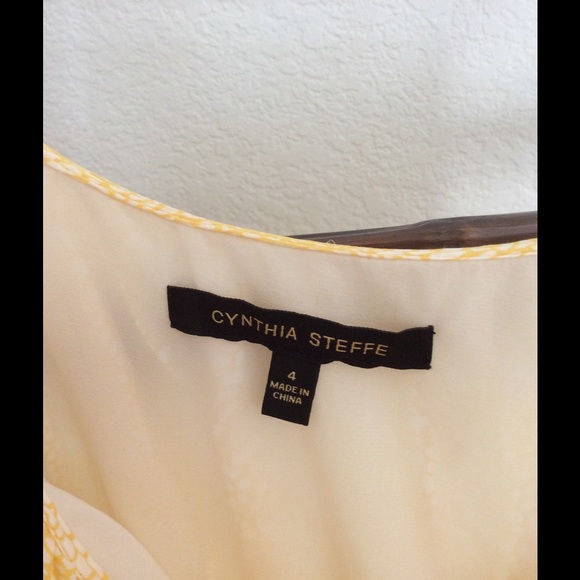 😘Cynthia Steffe Yellow Silk Floral Dress 4😘 - Picture 2 of 2