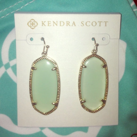 Elle Drop Earrings in Chalcedony