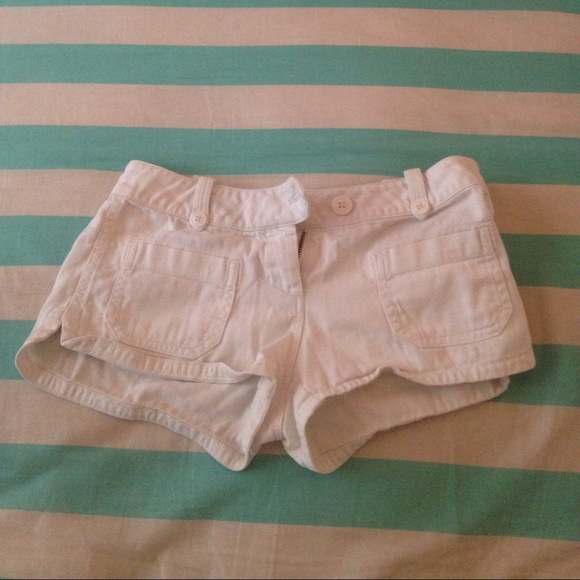 Cute new white deLiAs shorts!