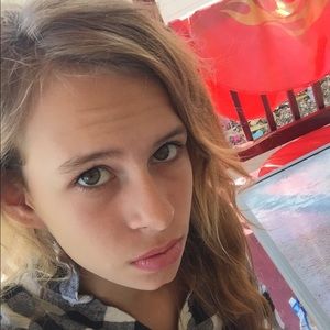 Meet your Posher, Abey