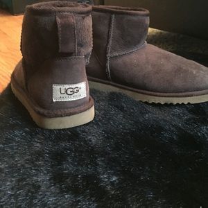 Classic mini uggs size 5