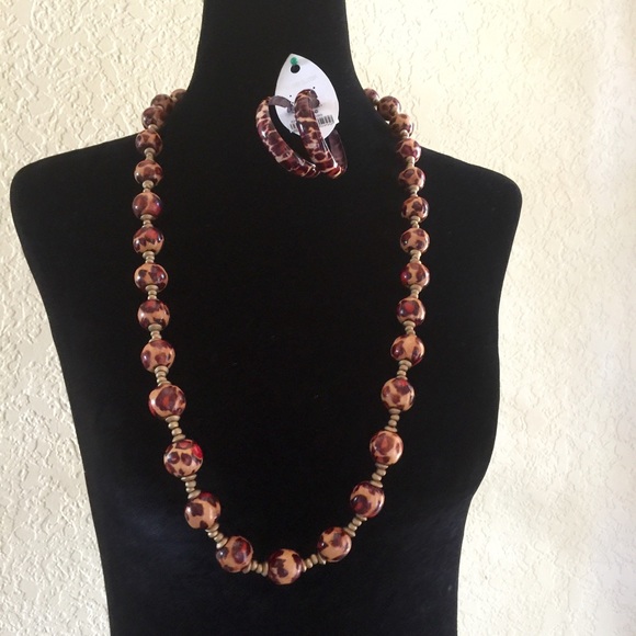 Necklace, earrings;)
