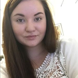 Meet your Posher, Claudia