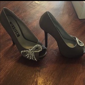 Bow Vera Wang heels