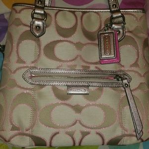 Coach purse authentic 100%. like new condition.