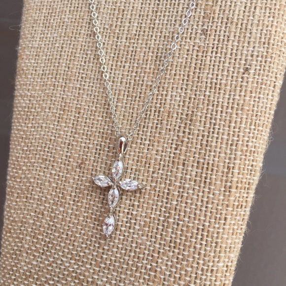 ❌SOLD❌Cross & Earrings - Picture 2 of 3