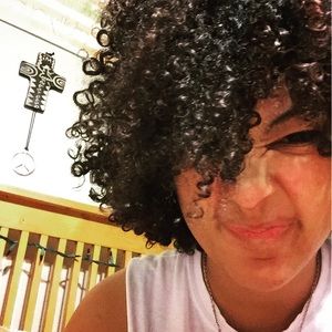 Meet your Posher, Desi